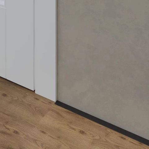 Микроплинтус Laconistiq Micro 19 ARM Черный матовый RAL9005 (5.5х19х2450мм) 7 зажимов в комплекте