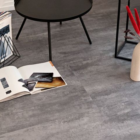 Плитка ПВХ клеевая LVT (кварц-виниловая) VINILAM Ceramo Stone Glue Цемент серый 71616 43кл (2,5х480х950мм) 4,56м² 1/10